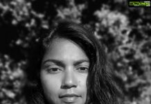 Usha Jadhav Instagram - #selfportrait #blackandwhite @alexcortescalahorra #actorslife #pandemia #covid_19 #lockdown . . #beach #playa #nature #love #life Spain