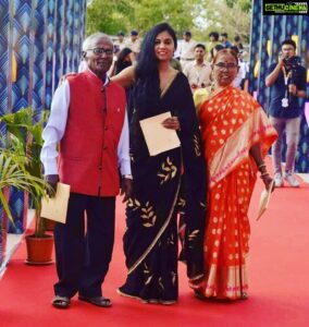Usha Jadhav Instagram - My parents on the red carpet of the 50th International Film Festival of India, Goa 2019 @iffigoa #iffi #silverjubilee 
#silverpeacock #bestactress #internationalcompetition 
.
#parents #family #instagram #instagood #alfombraroja 
#memories #goa