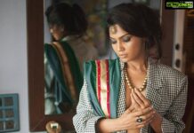 Usha Jadhav Instagram - 📸 & styling by @tejasnerurkarr #makeup by @sujit.jagtap11 #ushajadhav . . #actorslife #nationalaward #bestactress #photography #shooting #indoorshoot #photoshoot #saree #missing #love . #pandemic #qurantine #coronavirus #stayhome #staysafe #yomequedoencasa #bollywoodactorslifestyle #weareinthistogether