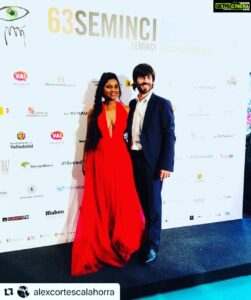 Usha Jadhav Instagram - #Repost @alexcortescalahorra with @jadhavusha @make_repost
・・・
Alfombra verde para concluir un maravilloso festival. Viva la @seminci_oficial ! Gracias por tan buen cine de autor y por seleccionar @Carrascamovie en #63Seminci Gracias #droversmoda por vuestro traje y a  #esthernoriegadesign por el vestido
de Usha Jadhav #carrascalapelicula #CineEspañol #AragonesesdeCine #lockdown2020 #lockdown #quarantine #corona #covid_19