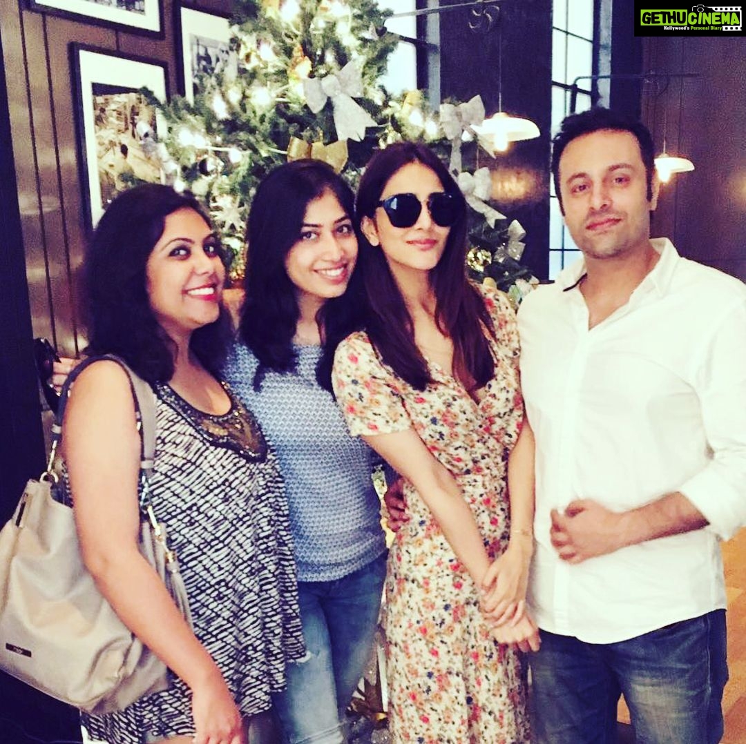 Vaani Kapoor Instagram - Merry Christmas Everbody!!!! Spend it with your Loved OnesππβοΈπππππ