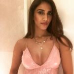 Vaani Kapoor Instagram - Chic Happens 😎💕