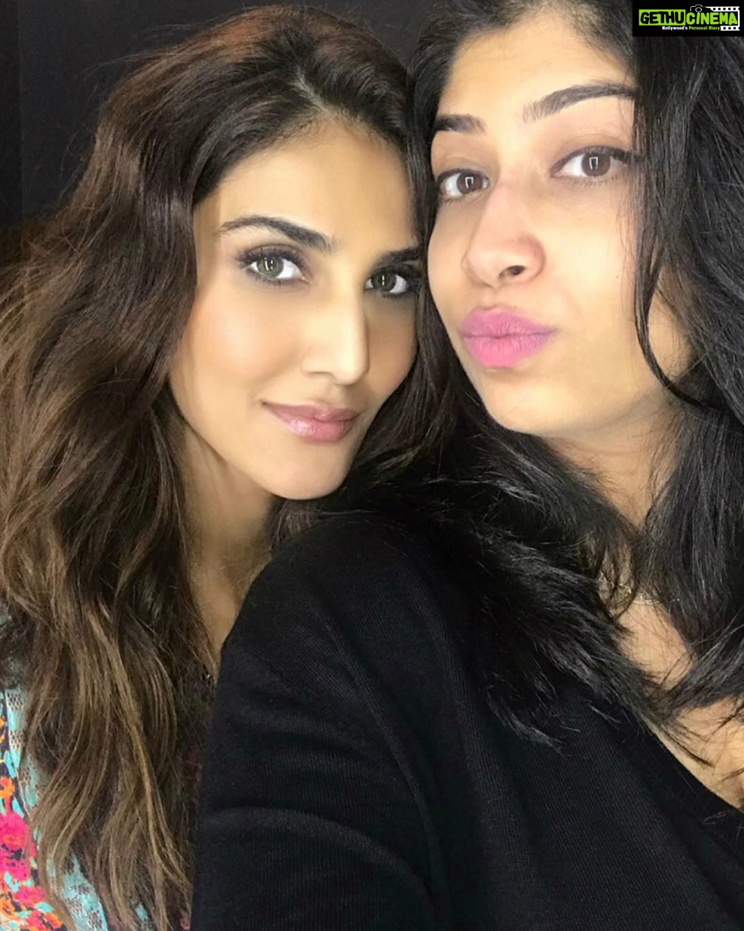 Vaani Kapoor Instagram - When your bestie’s in town 😎#love👯♀️🤳🌈 @zuebisha