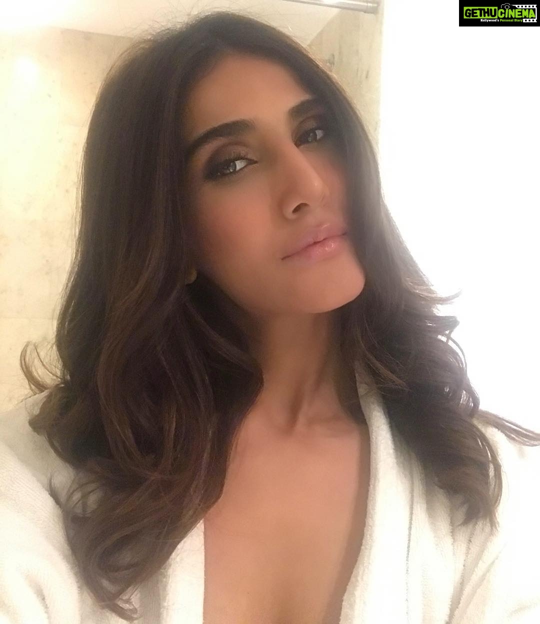 Vaani Kapoor Instagram - Days when you get the lighting right👻