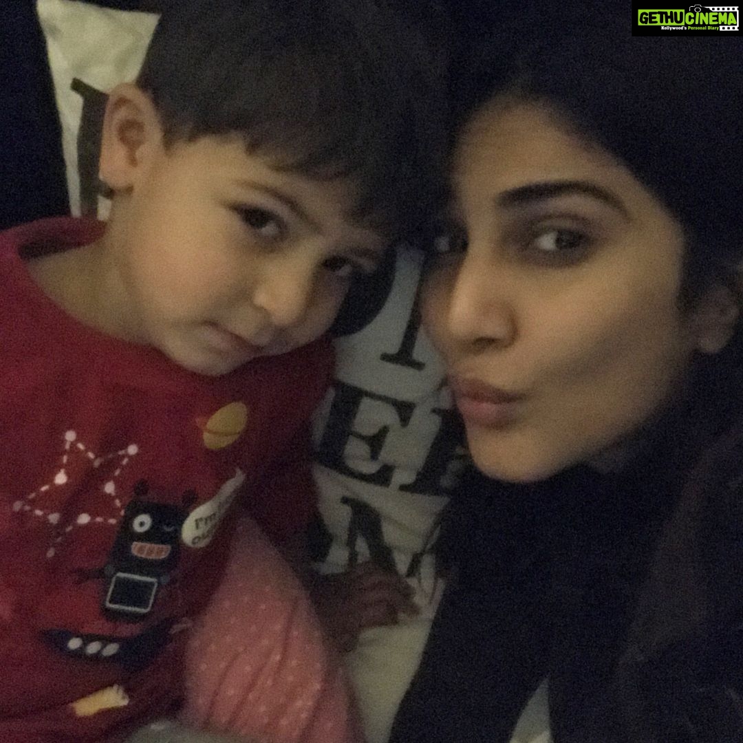 Vaani Kapoor Instagram - It's always better when we're all together👾 #famtime ♥️