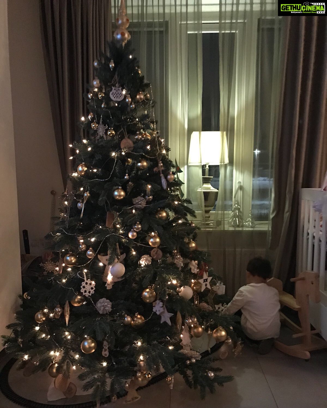 Vaani Kapoor Instagram - CHRISTMAS MONTH!!!! 😍😍😍#famjam
