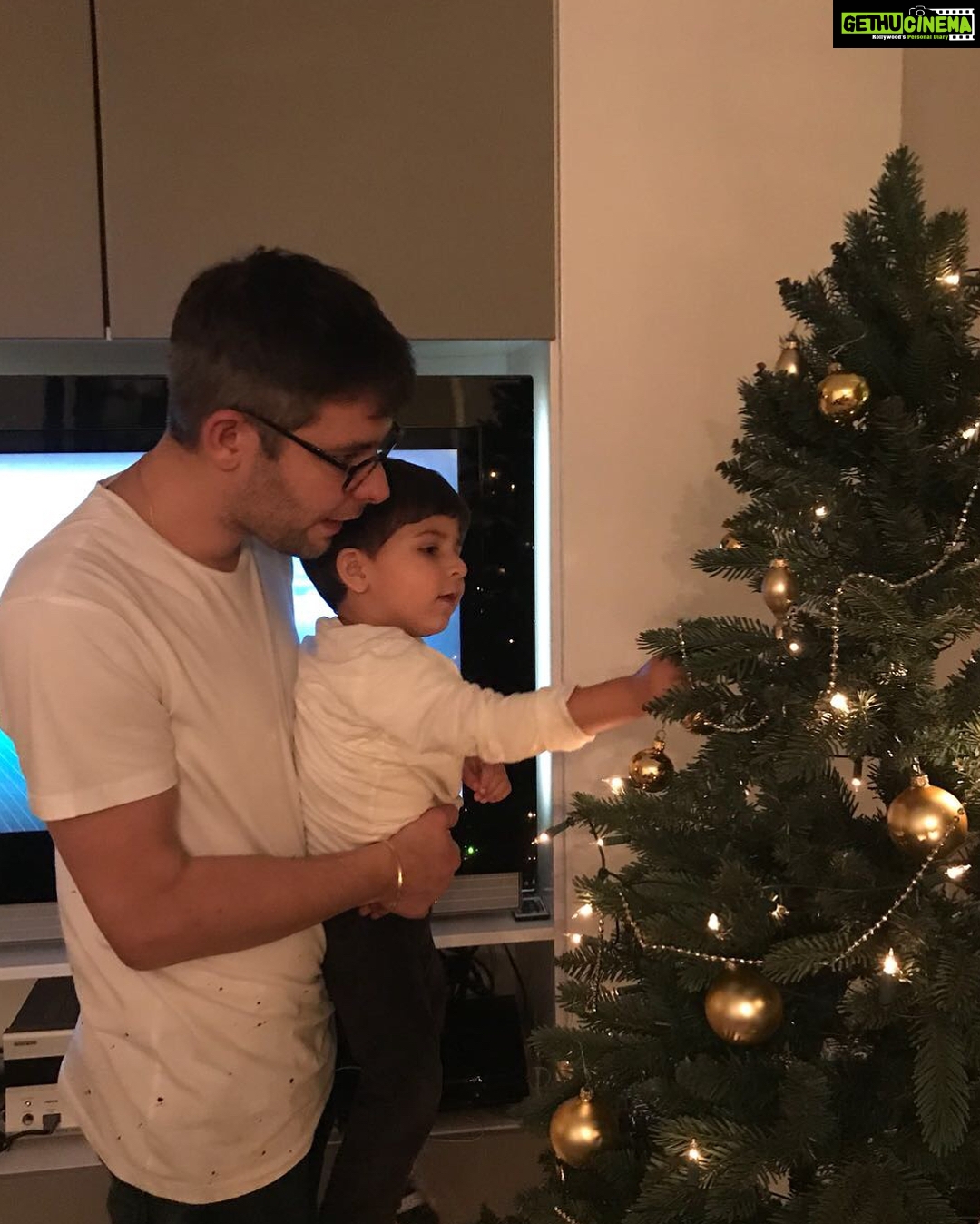Vaani Kapoor Instagram - CHRISTMAS MONTH!!!! 😍😍😍#famjam
