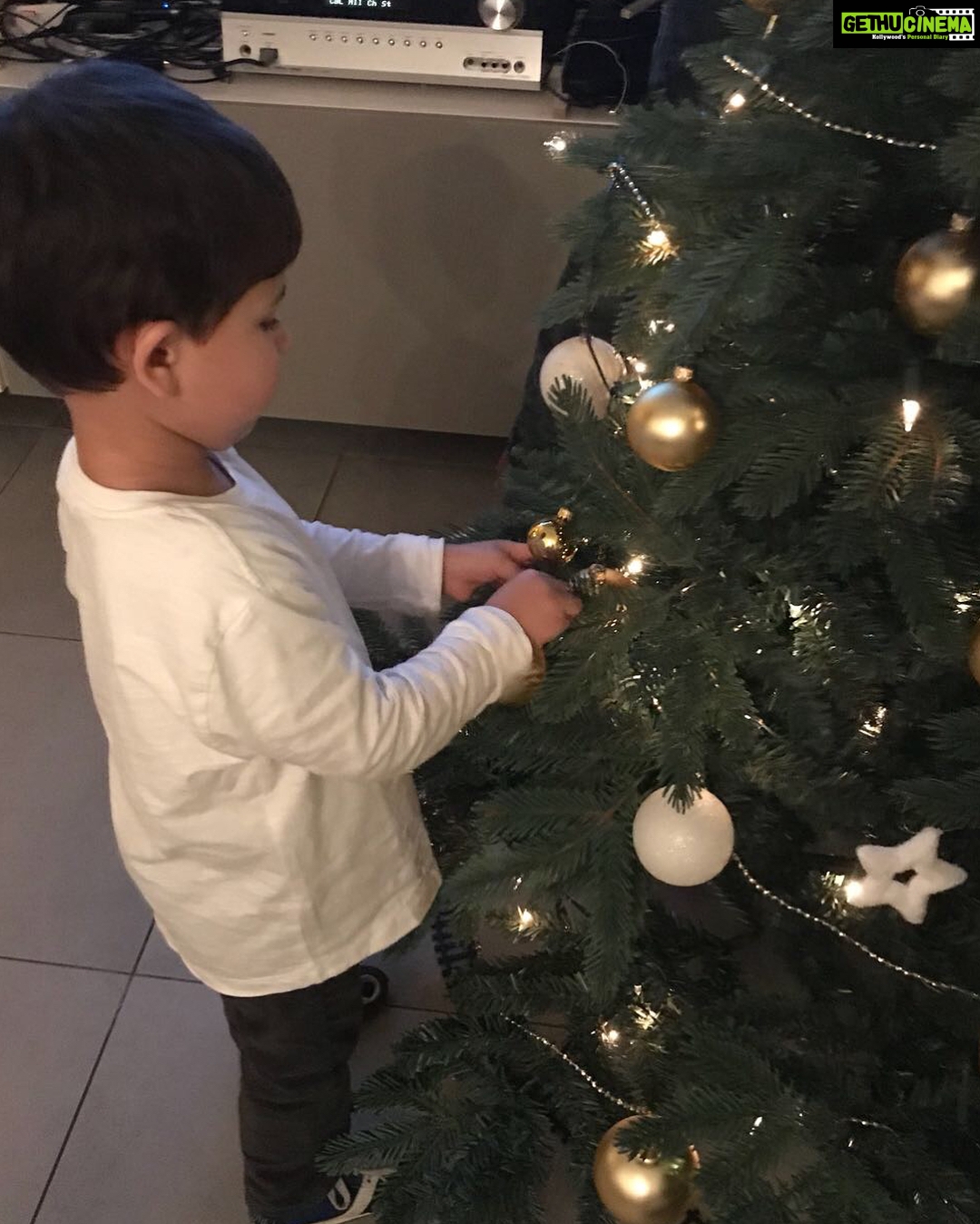 Vaani Kapoor Instagram - CHRISTMAS MONTH!!!! 😍😍😍#famjam