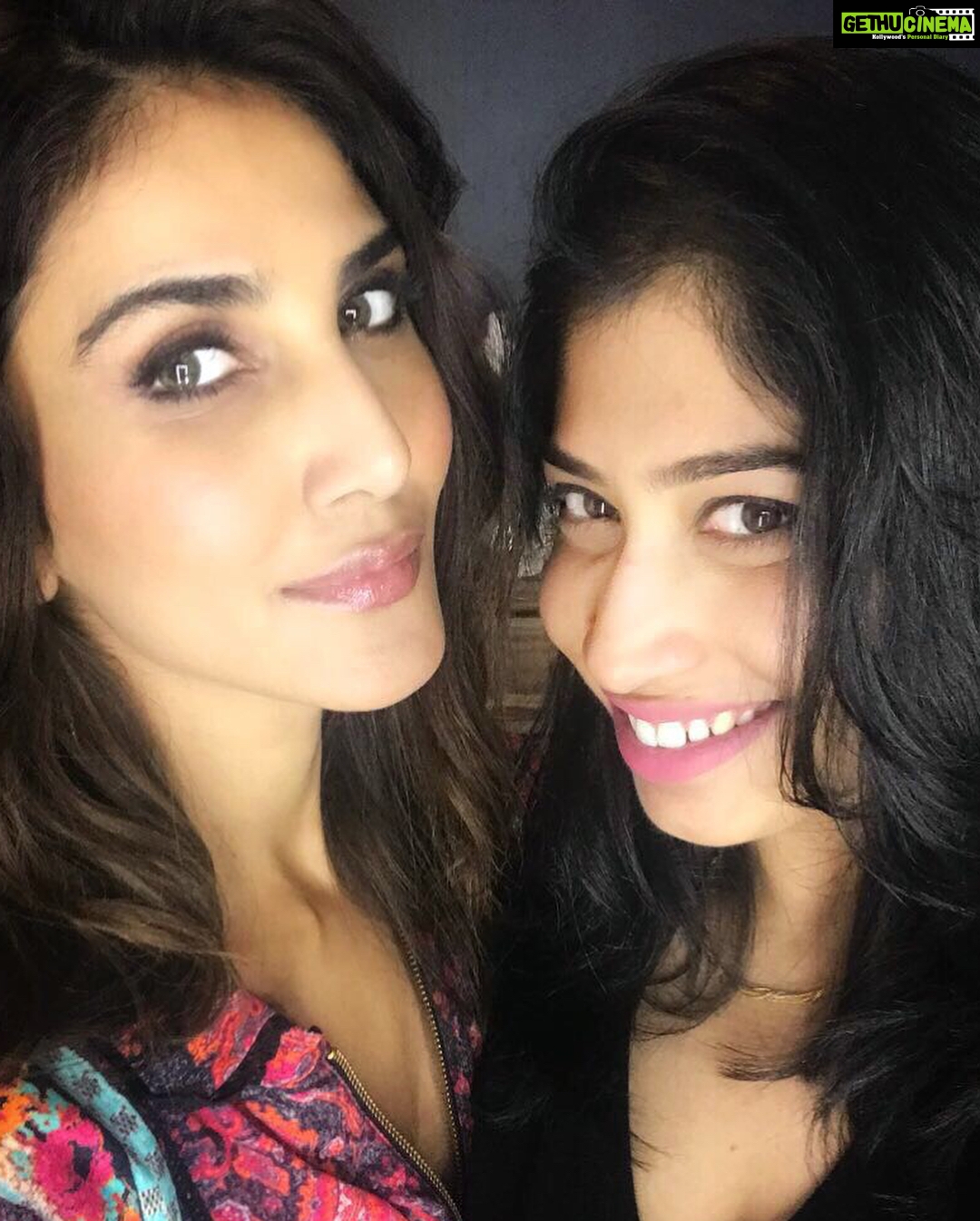 Vaani Kapoor Instagram - When your bestie’s in town 😎#love👯♀️🤳🌈 @zuebisha