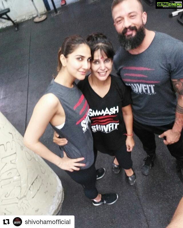 Vaani Kapoor Instagram - #Repost @shivohamofficial (@get_repost) ・・・ Welcome @_vaanikapoor_ to our SHIVFIT Family!! Complete Fitness of Body and Mind... #shivoham #shivfit #fitness #crossfit #gym #fitness #smaaashshivfit #workout #wod #bemorehuman #functionaltraining #cardio #weights #shivfitbattleofthefittest #indiasaslichampion #handstandwalk #squats #reebokindia #diet #zone @smaaashshivfit #karantacker #reebokindia #vaanikapoor @shivfit111