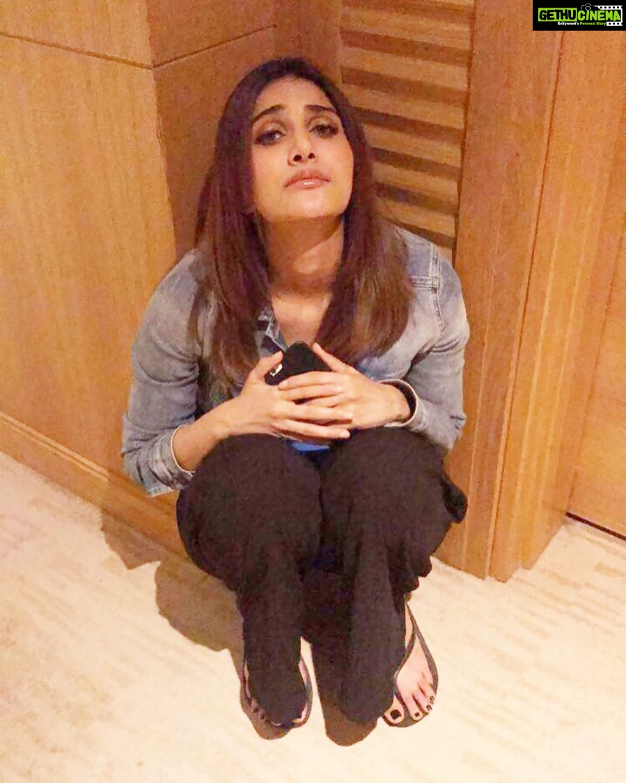 Vaani Kapoor Instagram - When you come back from a long long day of work and find yourself locked out..20 minutes!!!!πΆπ