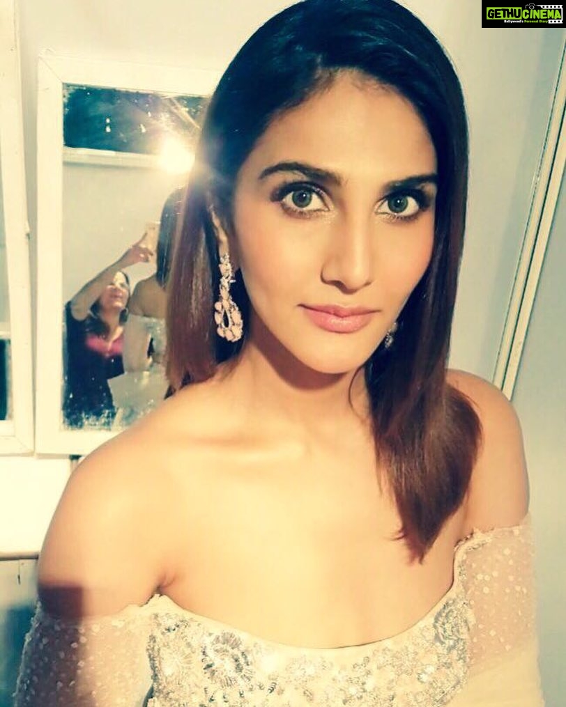 Vaani Kapoor Instagram - Backstage @ Manishmalhotra show #hyderabad 💕