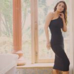 Vaani Kapoor Instagram - Have you picked out your Friday dress? Shop at @Mango stores for #BlackFriday 🖤 #Sponsored