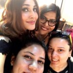 Vaani Kapoor Instagram - Happy Faces Happy Vibes!!😀 backstage @amazonfashion @thefdci #honorshow @HiHonorIndia