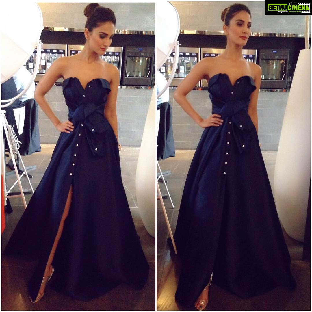 Vaani Kapoor Instagram - Last evening for #BefikreTrailer Launch in @alexismabille, @bvlgari_original bracelet, @aperlai shoes styled by @nikhilthampi and @mohitrai. #BefikreinParis