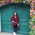 Vaani Kapoor Instagram - Knock Knock. Qui est la'? #carefreeinparis #igersparis