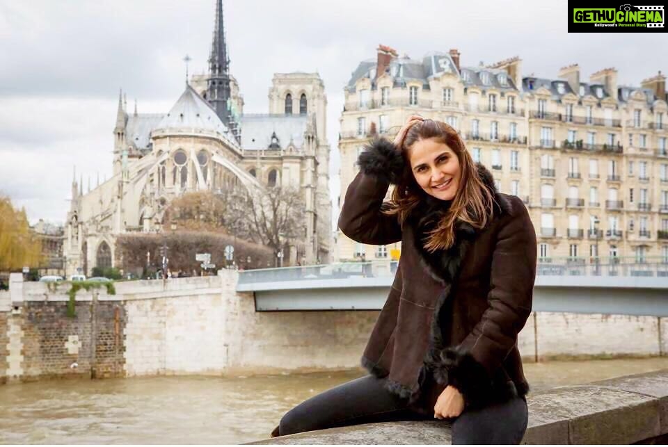 Vaani Kapoor Instagram - Bridge over the river Seine :) #carefreeinparis #igersparis