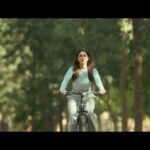 Vaani Kapoor Instagram - All those broken hearts out there... we hear you! #KalleKalle, out tomorrow! @gattukapoor @ayushmannk #BhushanKumar @pragyakapoor_ #KrishanKumar @abny7 @paranjapetushar #SupratikSen @sachinjigar @soulfulsachin @jigarsaraiya @priyasaraiyaofficial @caesar2373 @tseriesfilms @gitspictures @tseries.official