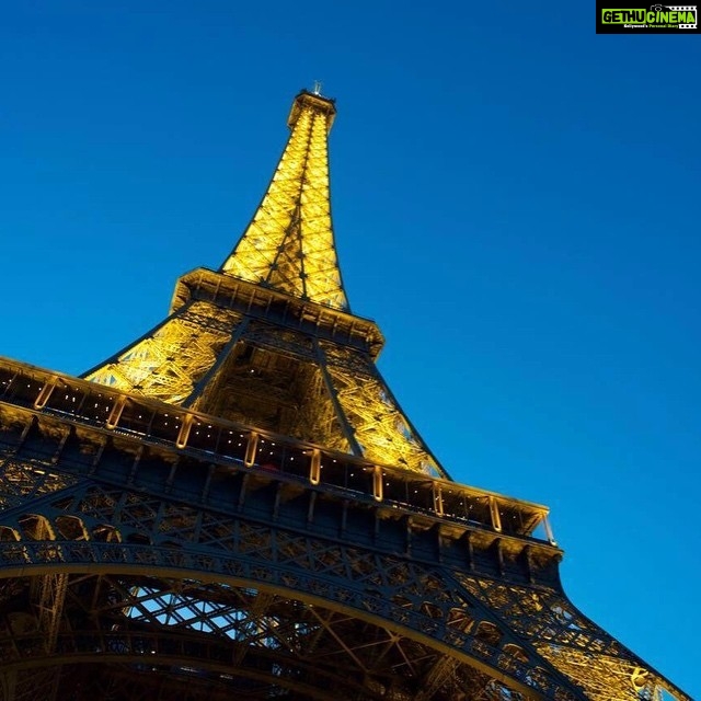 Vaani Kapoor Instagram - And It Begins.. #Befikre #Paris #Feelslikehome #igersparis #carefreeinparis