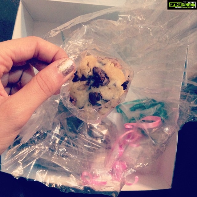 Vaani Kapoor Instagram - Mid night snack🙈I hate how much I love these cookies.
