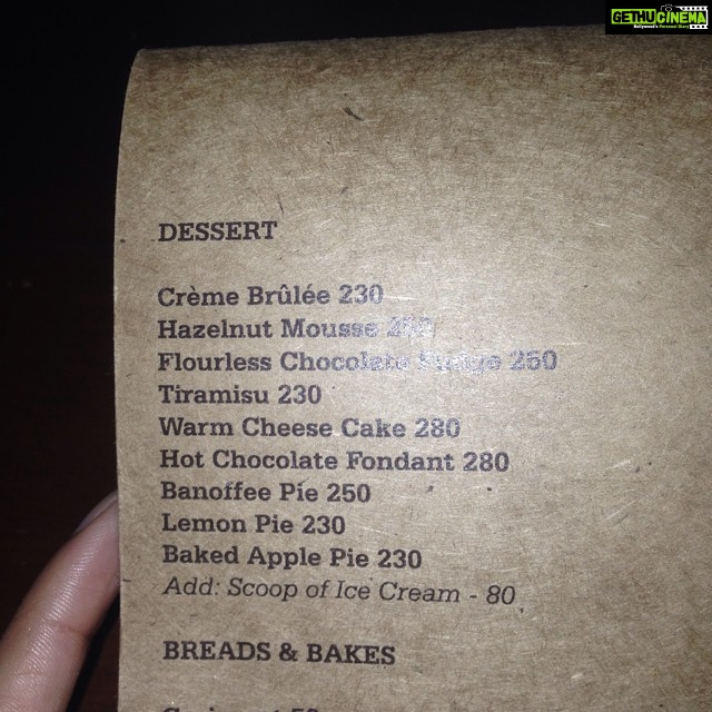 Vaani Kapoor Instagram - Warm cheesecake or baked apple pie????
