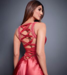 Vaani Kapoor Instagram - Swipe ➡️