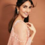 Vaani Kapoor Instagram - Bridesmaid for a day but friends for life 💗@anushkaranjan 👯