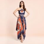Vaani Kapoor Instagram - My retro-chic outfit is on fleek!✨ Thank you @beerbiceps for your impeccable styling and for making my #HarPalFashionable! Catch me on the latest episode of #AmazonFashionUp for some amazing fashion inspiration 💃🏻 @amazondotin @amazonfashionin My Entry look – Dress - B08WKBCHDL, Heels - B07857DZSK, Earrings - B07HB45T2F My Final Look – Top - B091CSDH4Y, Jeans - B093Z32PWV, Sunglasses - B0893PS6BK, Earrings - B08QJHXVVW, Heels - B084MH3YBX