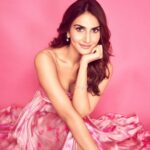 Vaani Kapoor Instagram - Bringing in the happy color to brighten up your day 🌸