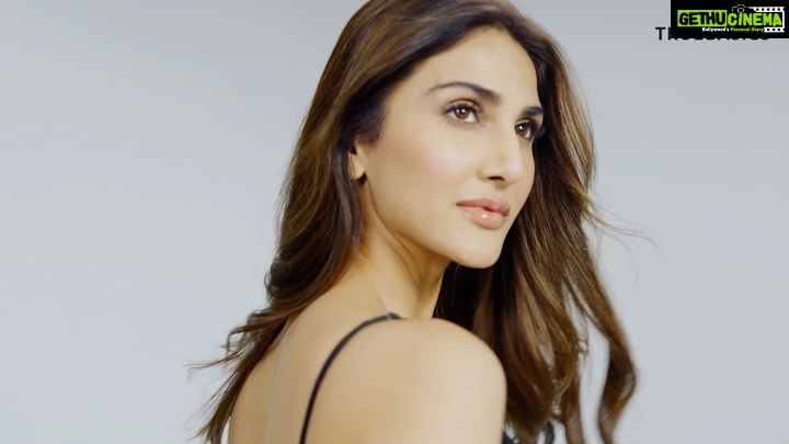 Vaani Kapoor Instagram - Keratin is a protein that forms 90% of your hair and helps protect and repair your hair from damage. Gets you wondering how I have healthy hair in spite of years of chemical damage or just yesterday's attack of the curling iron? One answer: Science Backed Nutrition in TrueBasics Keratin. ๐โโ๏ธ Try it, you wonโt be disappointed. @truebasics_in ๐ #TrueBasics #TrueBasicsKeratin #Keratin #HairHealth #ChooseScienceEveryday #Ad