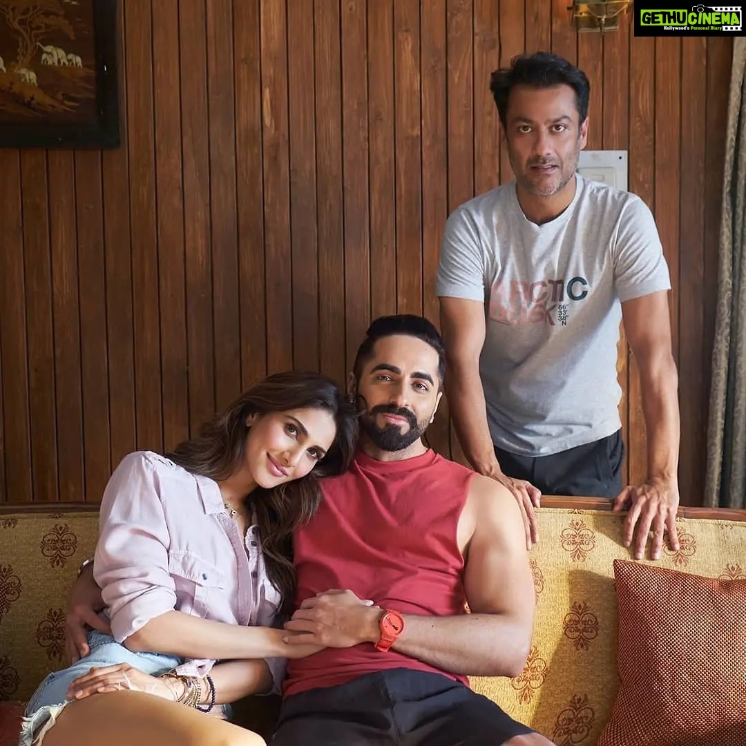 Vaani Kapoor Instagram - This year is about love, drama and movies ❤️ Back to cinemas with #ChandigarhKareAashiqui, releasing on 10th December, 2021. @gattukapoor @ayushmannk #bhushankumar @pragyakapoor_ @tseriesfilms @tseries.official @gitspictures