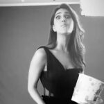 Vaani Kapoor Instagram - Anywhere..Anytime ! Snack time ! 🍿Disclaimer : stunts/ tricks in the video are performed by a Pro 🐽