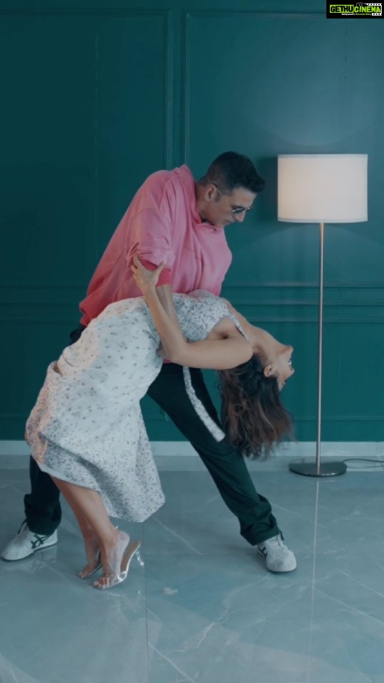Vaani Kapoor Instagram - Reliving the #Marjaawaan moment with @akshaykumar again 💛 Create your versions of #Marjaawaan with your partner. I'll reshare some of the best entries on my story.