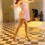Vaani Kapoor Instagram - From Balle Balle to Ballet 🩰 #shootmode #shootlife 🎥