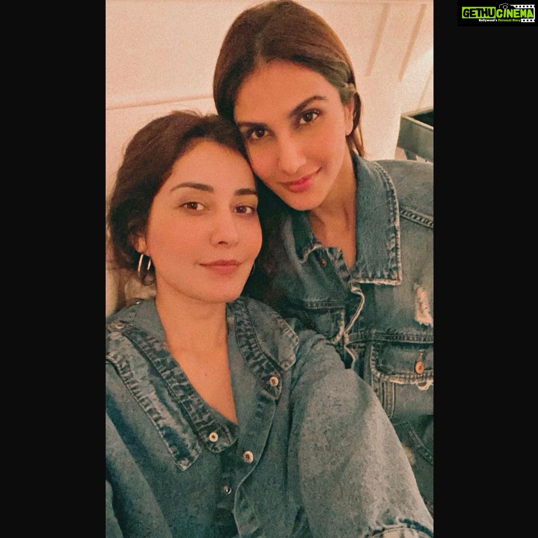 Vaani Kapoor Instagram - We don’t share genes, but we do share denims 👻 #twinning 🦞