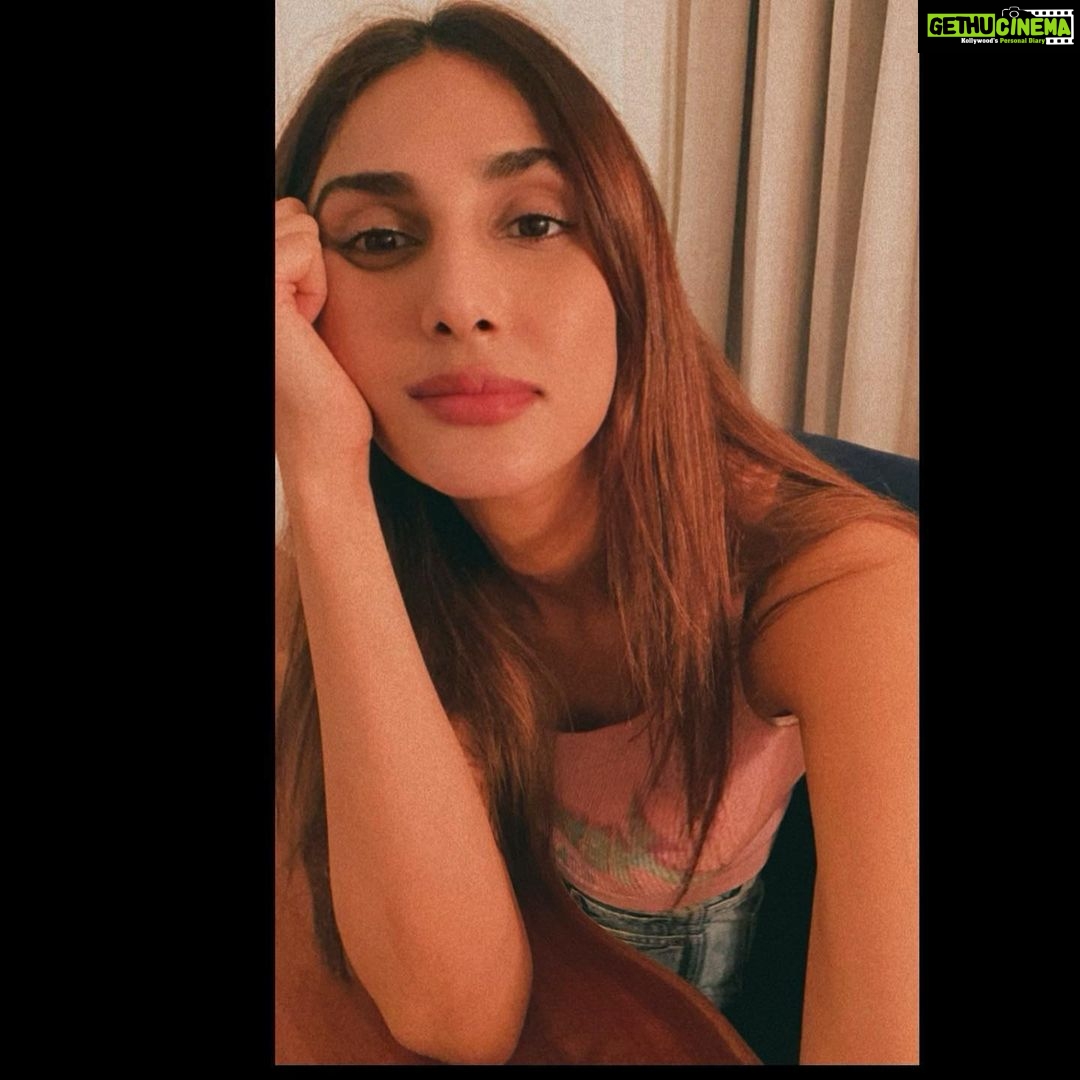 Vaani Kapoor Instagram - My over rested face 😑
