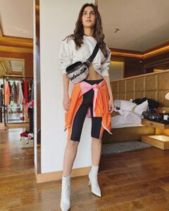 Vaani Kapoor Instagram - Maanvi in the Making 👗❤️
Styled by @thetyagiakshay
assisted by @itsfatimabaluch