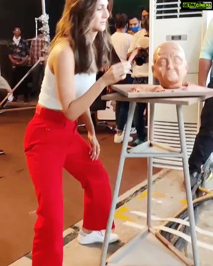 Vaani Kapoor Instagram - If you can’t find one .. make one 🤷♀️👫