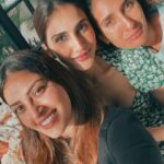Vaani Kapoor Instagram - Happy friendship’s day to my special humans ❤️ May our smiles be wider and bigger until our teeth fall off 👻😁