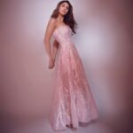 Vaani Kapoor Instagram - 🌸 👗 - @mohitrai 💄- @makeupwali 💇‍♀️- @hairbysurekhan 📸- @kadamajay