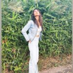 Vaani Kapoor Instagram - Lookin for a sign 😇 or maybe hopin’ the bird doesn’t 💩