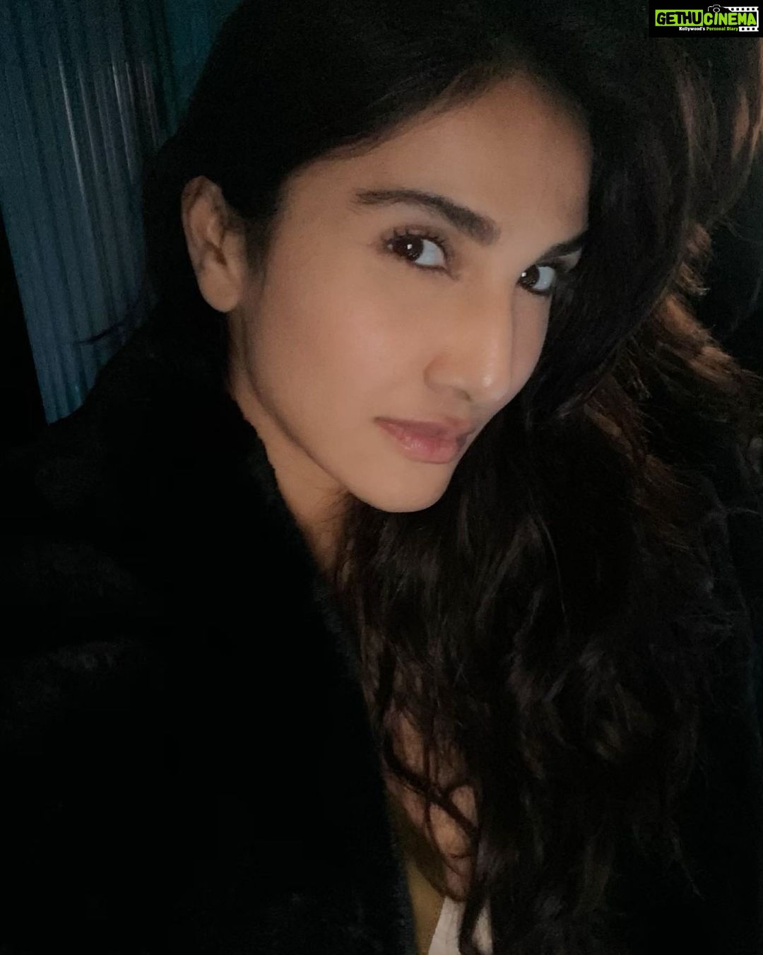 Vaani Kapoor Instagram - We must bring our own light to darkness 🎇