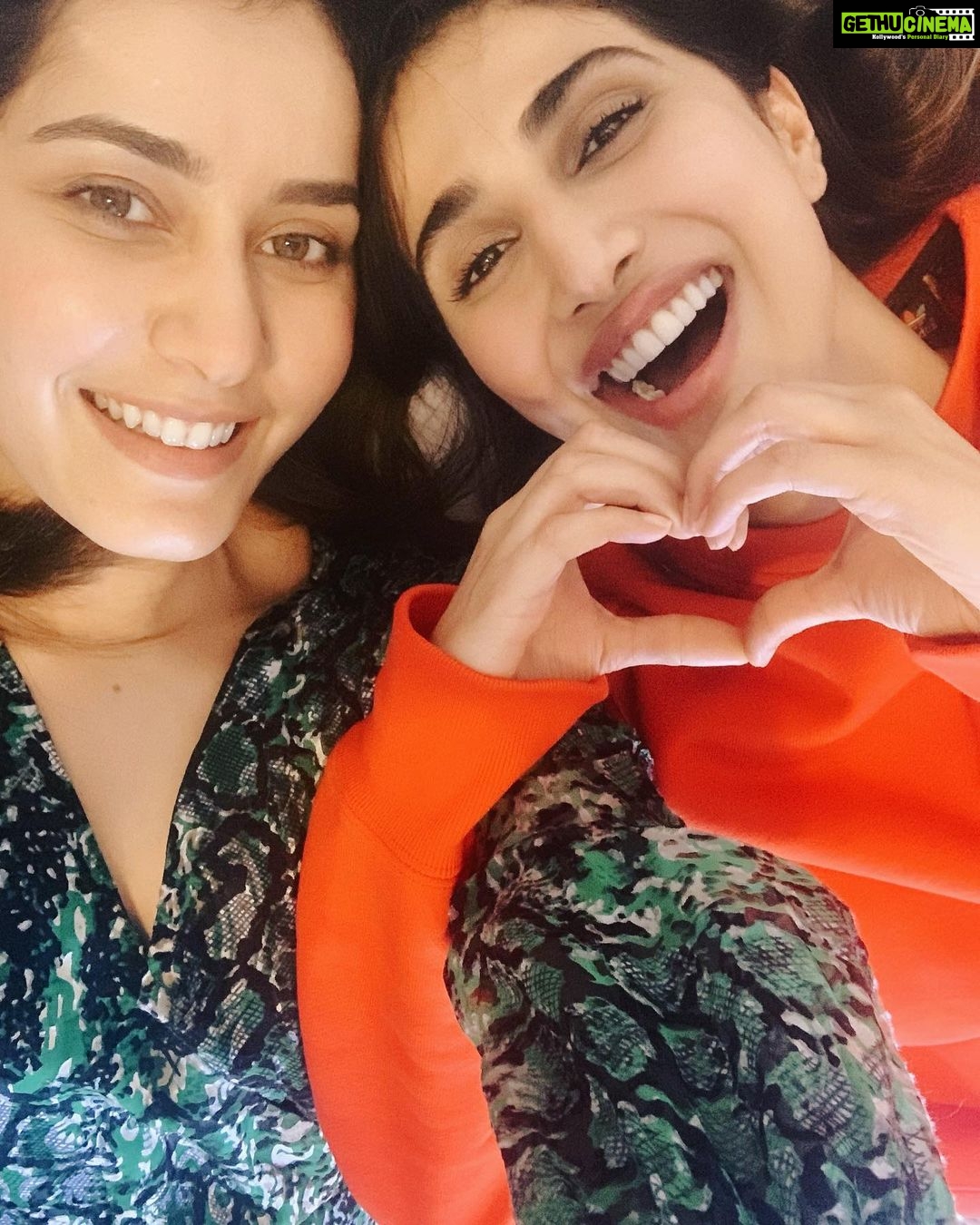 Vaani Kapoor Instagram - My weirder half 👯♀️✨