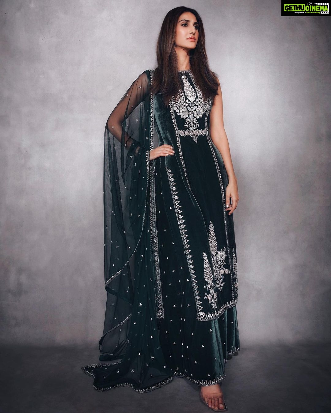 Vaani Kapoor Instagram - Painting my canvas with ethnicity 💚