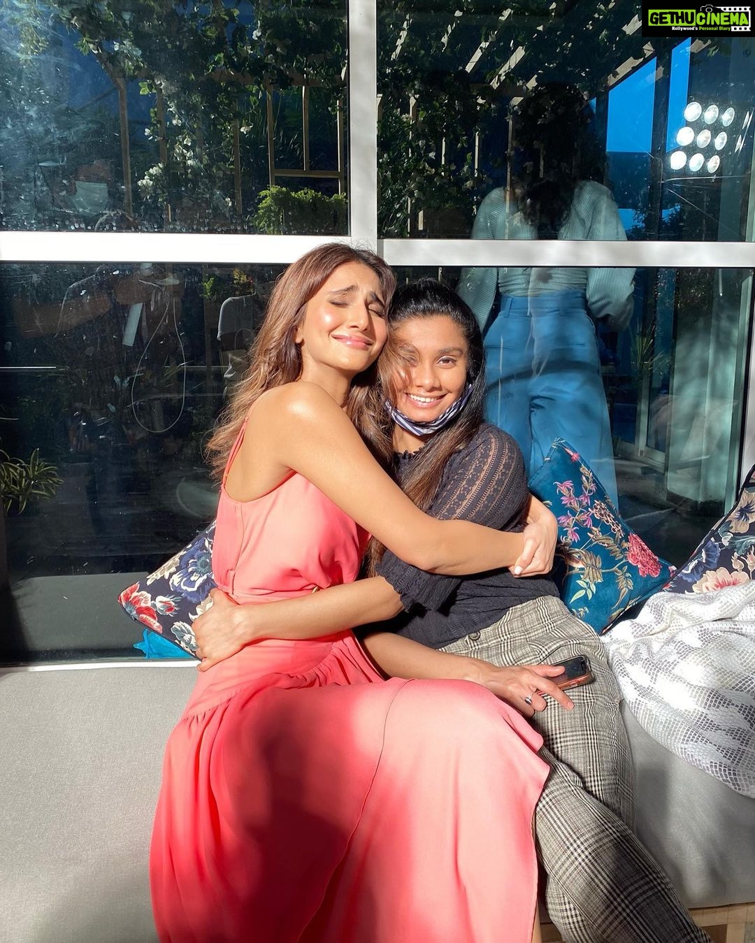 Vaani Kapoor Instagram - Happiest Birthday to this very special being in my life ❤️ You sweet sexy smart sassy 🐥 @tejalshetty ! 🎂🥂✨