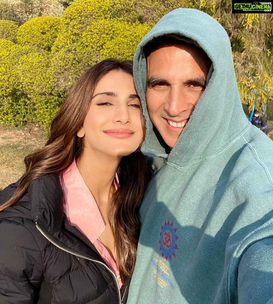 Vaani Kapoor Instagram - How wonderful are you Akshay sir, you’ve made this journey so much more special for me, will miss your fun self...until we meet again 🤗✨💗