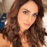 Vaani Kapoor Instagram - And closer.. 🔍