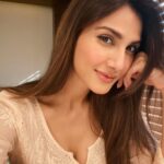 Vaani Kapoor Instagram - Gleam, Glow and Glitter ✨ Happy Diwali 😊❤️