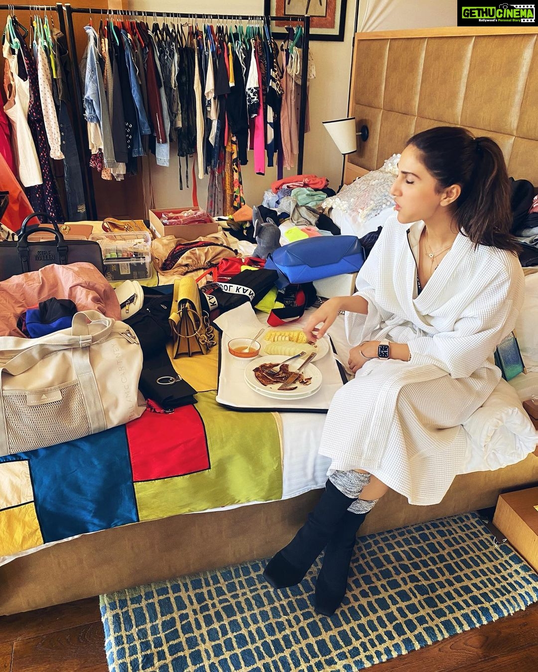 Vaani Kapoor Instagram - work with a side of 🥞 🙆♀️