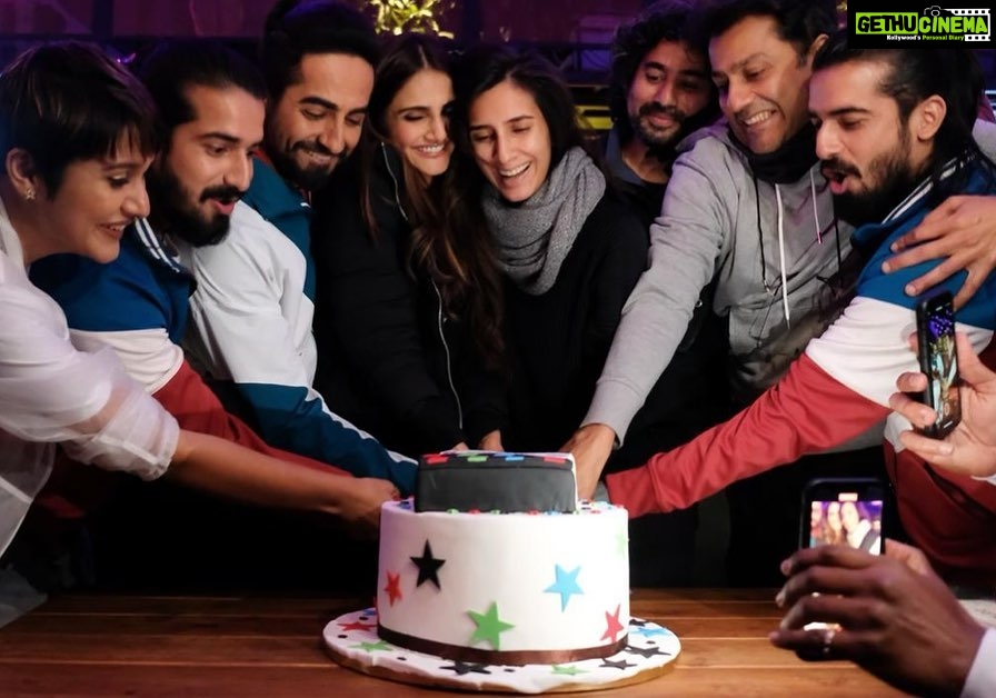 Vaani Kapoor Instagram - and its a wrap to this beautiful story that nurtured us as we nurtured it ✨will miss this A team ! @gattukapoor @ayushmannk @pragyakapoor_ #BhushanKumar @tseriesfilms @tseries.official @gitspictures #chandigarhkareaashiqui #youhavemyheart❤️